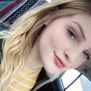 Meet your Posher, Lydia